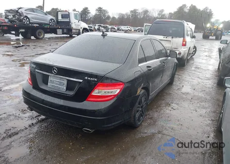 2009 Mercedes-Benz C 300 Luxury 4Matic/Sport 4Matic z USA, uszkodzony, nr VIN WDDGF81X79R080337